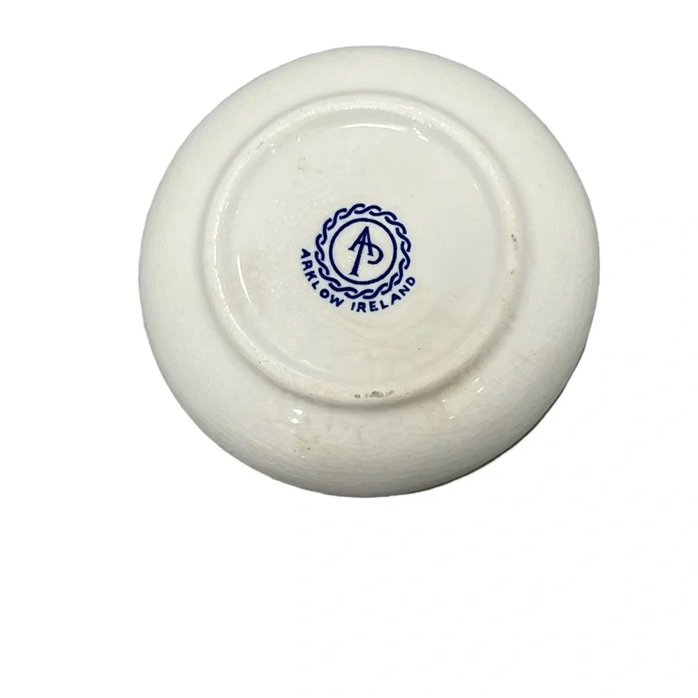 VINTAGE GREAT SOUTHERN HOTELS IRELAND WHITE CERAMIC WITH GOLD & BLUE ASHTRAY